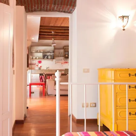 Bilocale A Porta Venezia Διαμέρισμα *